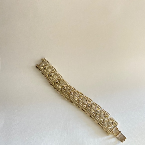 Vtg CORO Pegasus Fan-Like Linked Gold Tone Chunky Wide Bangle Bracelet - Picture 6 of 10